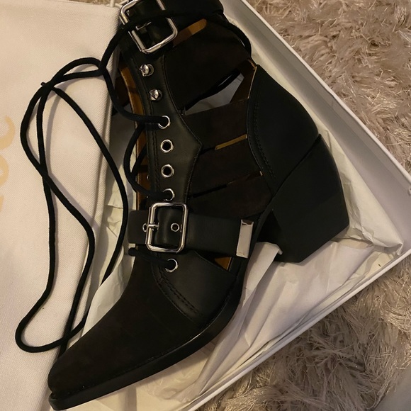 Chloe Rylee - Picture 3 of 6